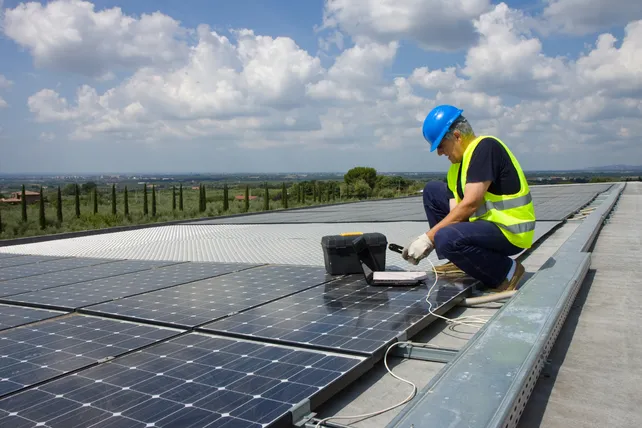 Commercial solar panels - image 24