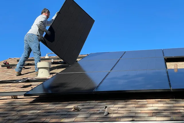 Commercial solar panels - image 36